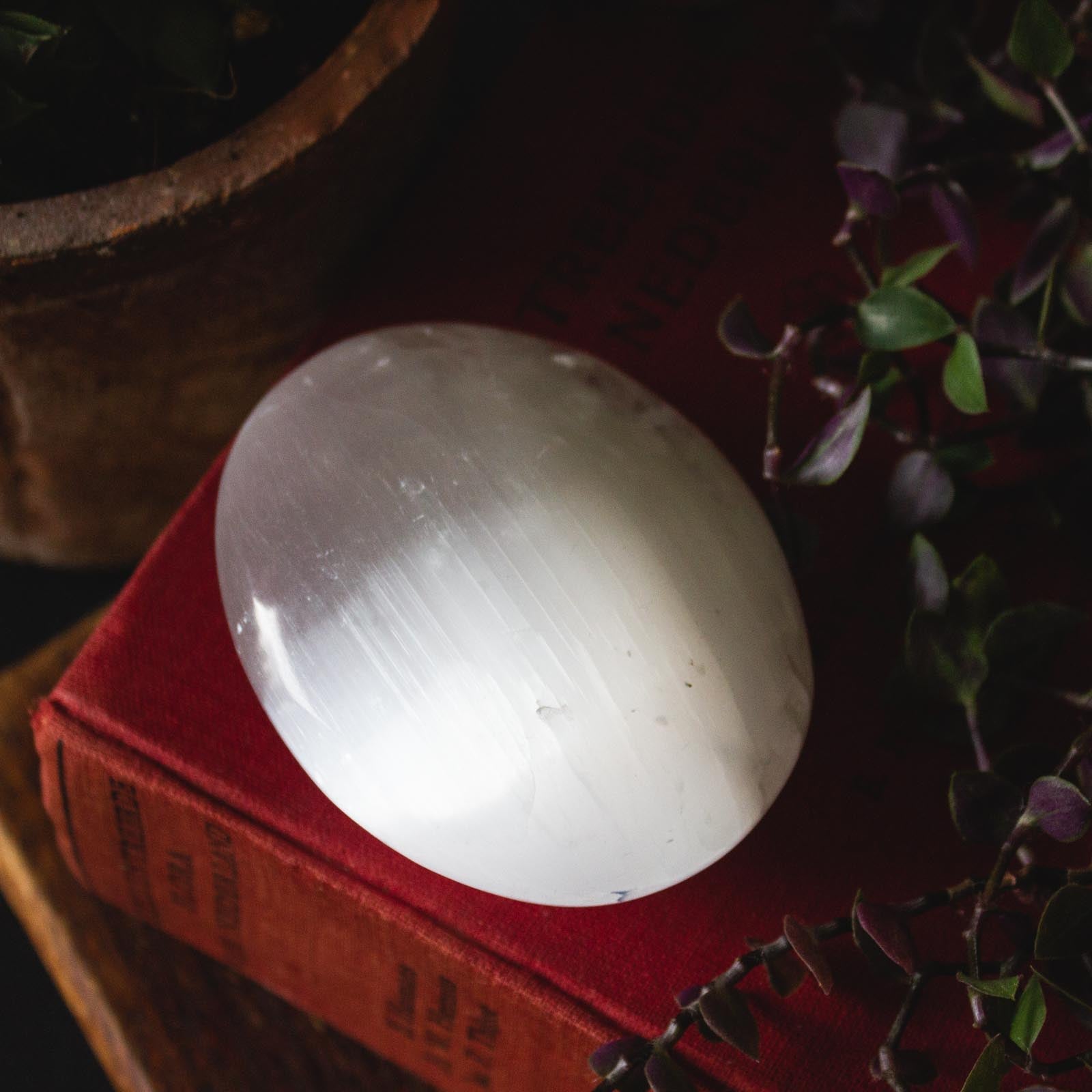 Soothe Your Mind: How Selenite for Anxiety is Gaining Buzz