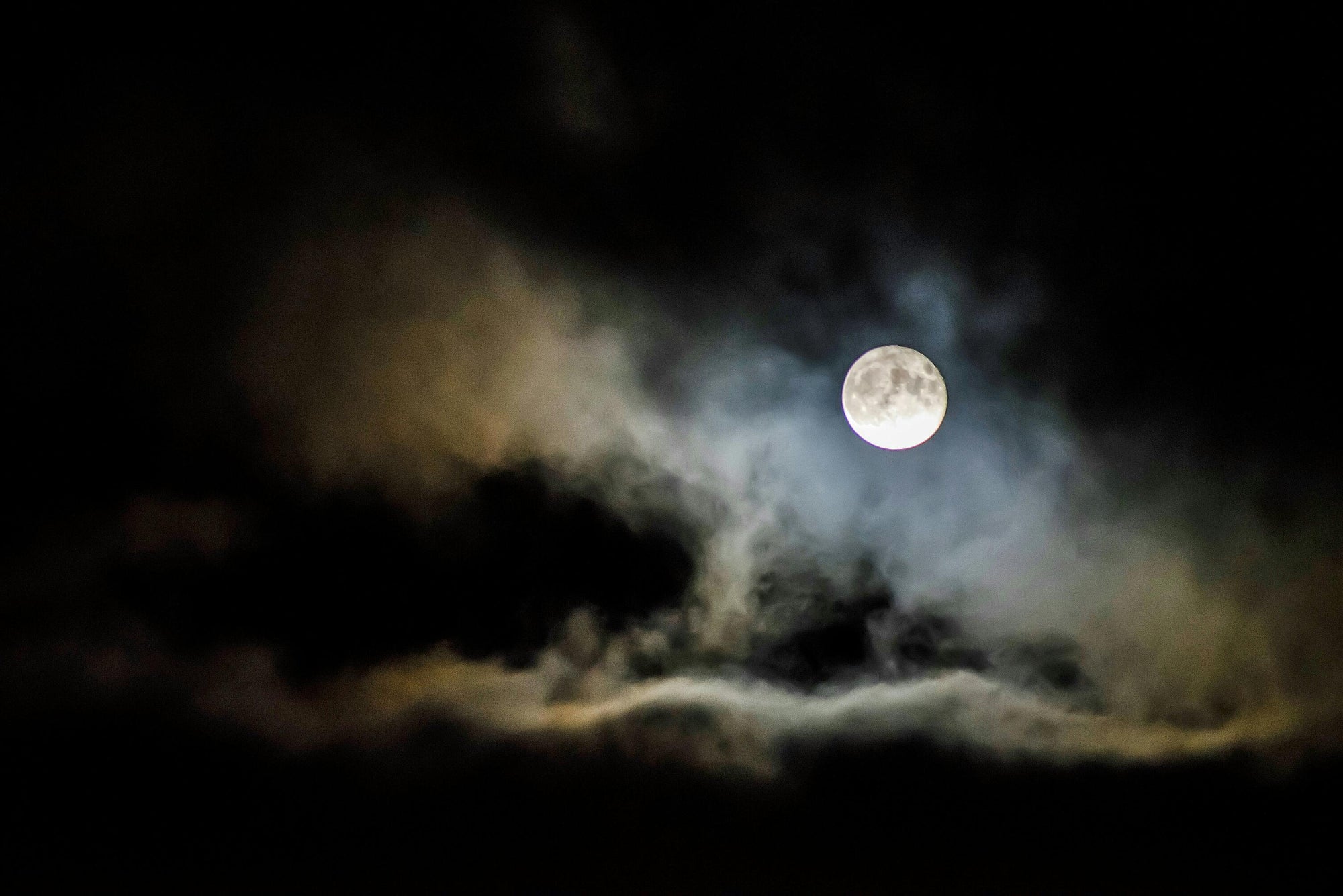 Spiritual Meaning of Full Moon: Transform Your Life with Lunar Energy